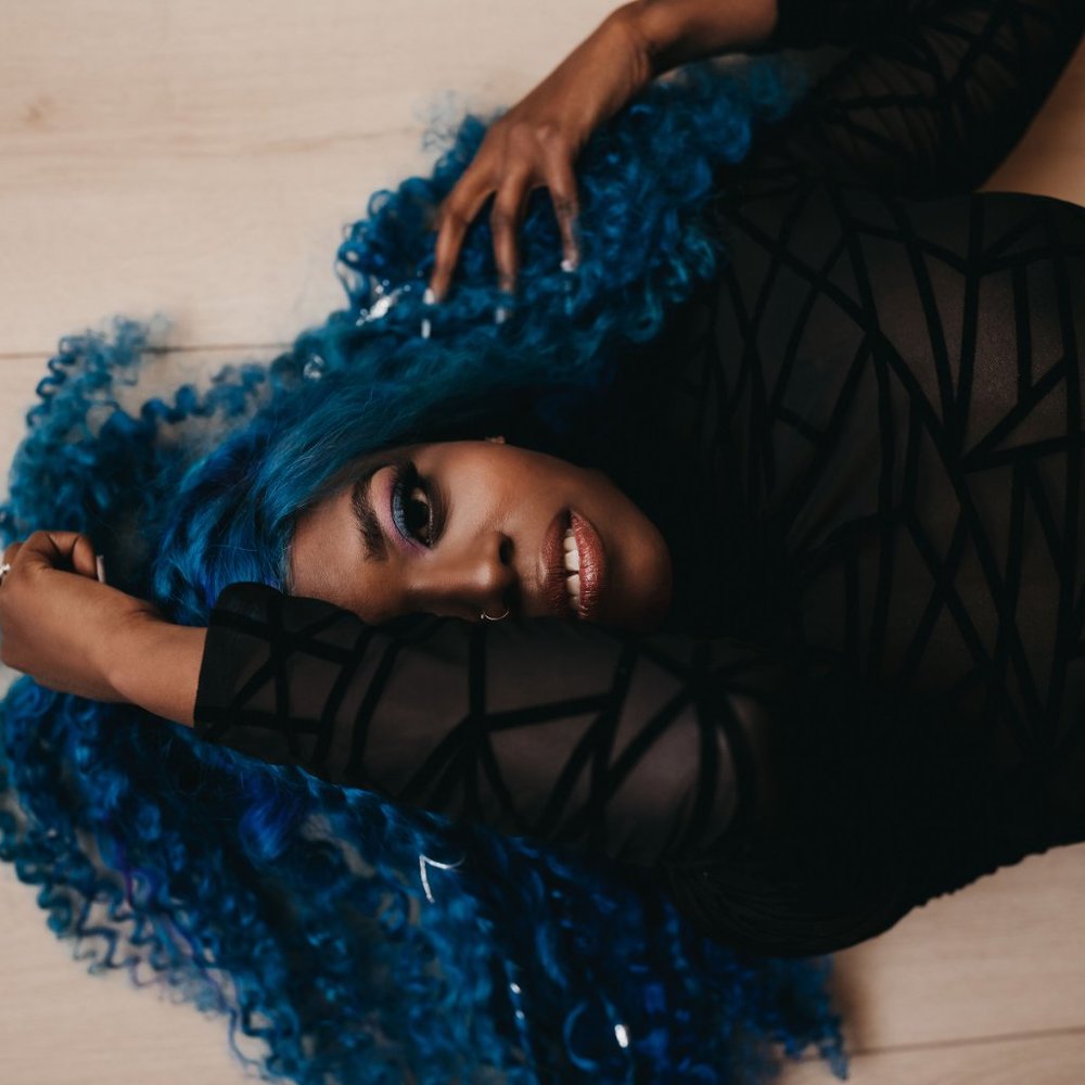 Meet your Posher, Beautifully Bombshell